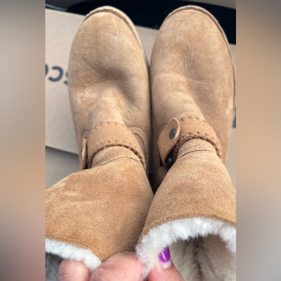 UGG boots in perfect condition. - Picture 5 of 11